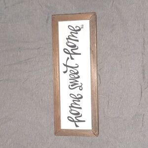 "Home Sweet Home" Sign Decor